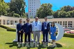 Minister Counsellor Pham Quang Huy, deputy head of Vietnam's Permanent Mission to Geneva and representatives of St. Gallen Endowment. (Photo: VNA)