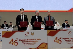 Vath Chamroeun, secretary-general of the National Olympic Committee of Cambodia and Seng Vannak, Phnom Penh’s Deputy Governor sign the contract to host the 5th Asian Youth Games in 2031 with Timothy Fox, the council’s acting president (Photo: Olympic Cambodia)