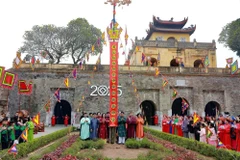 A "Neu" pole erecting ceremony at Thang Long Imperial Citadel (Illustrative image: VNA)