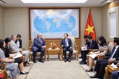 Deputy Prime Minister Ho Quoc Dung (R) and IAEA Deputy Director General Mikhail Chudakov (Photo: VGP)