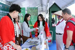 Visitors to a booth at the exhibition. (Photo: VNA)