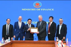 Finance Minister Nguyen Van Thang (third, from left) and Eduard Stiphout, Senior Vice President in charge of strategic supply chain and procurement at ASML (third, from right). (Photo: The Courtesy of the MoF)