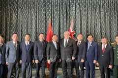 Speaker of the New Zealand House of Representatives Gerry Brownlee (fifth, right) and the Vietnamese NA delegation. (Photo: VNA)
