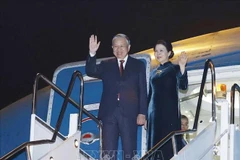 General Secretary of the Communist Party of Vietnam (CPV) To Lam and his spouse Ngo Phuong Ly leave the Wattay International Airport in Vientiane on December 2 evening, successfully concluding their two-day state visit to Laos.(Photo: VNA)