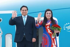 Prime Minister Pham Minh Chinh and his spouse arrive in Prague on January 18 afternoon (local time), beginning an official visit to the Czech Republic from November 18-20 (Photo: VNA)