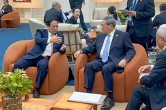 Prime Minister Pham Minh Chinh (L) meets with Chinese Premier Li Qiang on the sidelines of the expanded BRICS summit in Rio de Janeiro, Brazil on July 7 (Photo: VNA)