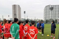 Coaches and players of the national women's U20 team discus before their training. The team will compete in the AFC U20 Women’s Asian Cup 2026 next month in Thailand. (Photo: VNA)