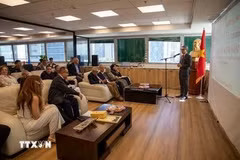 The Vietnamese Ambassador to Israel addresses the event (Photo: VNA)