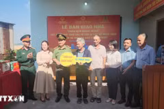 At a handover of newly built houses to flood-affected residents in Gia Lai province. (Photo: VNA) 