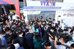 At the pavilion of the Vietnam News Agency during the 2025 National Press Festival. (Photo: VNA)
