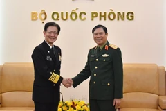 Gen. Nguyen Tan Cuong (R), Chief of the General Staff of the Vietnam People’s Army and Deputy Minister of National Defence, meets with Admiral Saito Akira, Chief of Staff of the Japan Maritime Self-Defence Force, in Hanoi on December 11, 2025. (Photo: qdnd.vn)