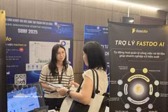Visitors to the Innovation and Startup Exhibition within the framework of the Danang Innovation Startup Festival 2025 (Photo: VNA)