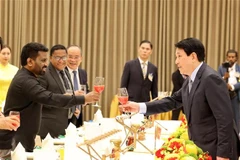 Vietnamese President Luong Cuong (right) and Sri Lankan President Anura Kumara Dissanayaka toast at the state banquet in Hanoi on the evening of May 5. (Photo: VNA)