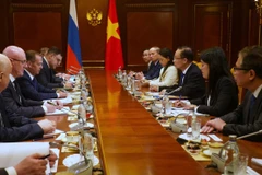 Special Envoy of General Secretary of the Communist Party of Vietnam (CPV) Central Committee To Lam, Politburo member, and Minister of Foreign Affairs Le Hoai Trung at his meeting with Dmitry Medvedev, Chairman of the United Russia Party, in Moscow on February 24. (Photo: released by VNA)