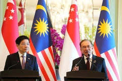 Singaporean and Malaysian PMs Lawrence Wong (L) and Anwar Ibrahim at the press conference. (Photo: AP)