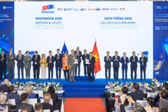 The White Book handover from EuroCham Vietnam to the Vietnamese Government. (Photo: VietnamPlus)