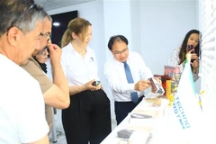 Algerian delegates explore Vietnamese products showcased at the event (Photo: VNA)