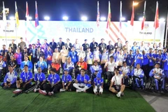 Delegations to the ASEAN Para Games 2025 pose for a group photo after the flag-raising ceremony. (Photo: tdtt.gov.vn)