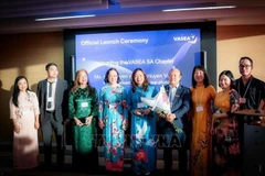 The executive board of the Vietnam-Australia Scholars & Experts Association (VASEA)'s chapter in South Australia poses for a group photo at the launching ceremony. (Photo: VNA)