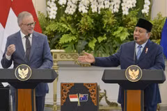 Indonesian President Prabowo Subianto (R) and Australian Prime Minister Anthony Albanese at a joint press conference in Jakarta (Photo: AFP)