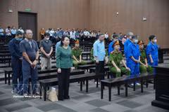 The defendants listen as the court pronounces the sentences. (Photo: VNA)