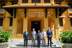 Deputy Foreign Minister Le Thi Thu Hang and the delegation of the France – Vietnam Parliamentary Friendship Group in the French Senate in Hanoi on September 19. (Photo: Ministry of Foreign Affairs of Vietnam)