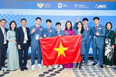 All six Hanoi students win medals at the 22nd International Junior Science Olympiad (Photo: VNA)