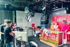 A livestream sales session on TikTok. (Photo: thesaigontimes.vn)