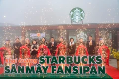 The ribbon-cutting ceremony marked the official operation of the highest Starbucks store in Asia. (Sun Group)