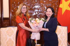 Vice State President Vo Thi Anh Xuan (R) meets with UNICEF Representative in Vietnam Silvia Danailov in Hanoi on January 7, 2024 (Photo: VNA)