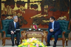 Prime Minister Pham Minh Chinh (R) receives President and Chief Executive Officer of Japan’s Mitsui & Co Ltd. Hori Kenichi on November 27 in Hanoi. (Photo: VNA) 