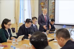 Prof. Dr. Sci. Nguyen Xuan Thinh of TU Dortmund University, who is also Acting President of the Union of Vietnamese Associations in Germany and Chairman of the Vietnam–Germany Innovation Network (VGI), speaks at the event. (Photo: VNA)
