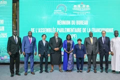 Delegates pose for a photo at the closing session of the APF Executive Committee's meeting. (Photo: VNA)