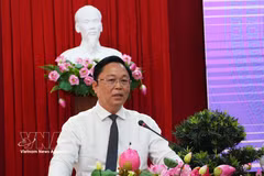 Chairman of the Hue City People’s Committee Le Tri Thanh speaks at the session. (Photo: VNA)