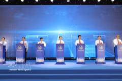 At the ceremony to unveil Vietnam’s first aluminum ingot products at the Nhan Co Industrial Park in Lam Dong province on July 26. (Photo: VNA)