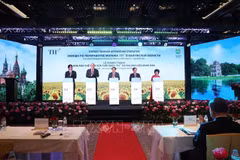 Delegates press the button to activate TH Group's milk processing plant in Borovsk district in Kaluga oblast of Russia on May 11. (Photo: VNA)