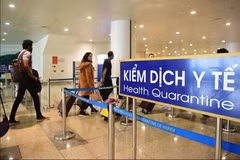 Passengers enter Vietnam via Noi Bai International Airport (Photo: baochinhphu.vn)