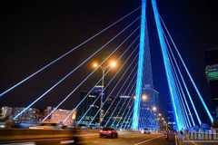 The dynamic, modern vibrancy of Ho Chi Minh City at night. (Photo: nhandan.vn)