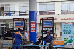 A petrol station in Cau Kieu ward of HCM City sells E10 fuel (Photo: VNA)