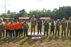 The Indonesian National Armed Forces (TNI) and the Australian Defence Force (ADF) pose for a photo during a joint disaster drill in Lebak, Banten, on October 27-31 (Photo: Antara)