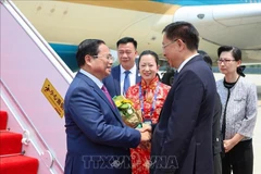 Prime Minister Pham Minh Chinh is welcomed at the Tianjin Binhai International Airport. (Photo: VNA)