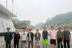 Lang Son provincial authorities on March 30, 2026, deported six Chinese nationals found to have entered Vietnam illegally. (Photo: Lang Son Police)