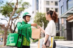 GrabMart, Grab's online grocery platform, positions itself as an express shopping assistant. (Photo: VNA) 