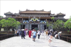 Tourists visit the Hue Imperial Citadel. (Photo: VNA)