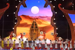 Cham artists perform at the festival. (Photo: VNA)