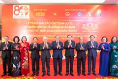 NA Chairman Tran Thanh Man and other leaders, former leaders at the 4th Dien Hong Awards honouring journalistic works on the NA and People’s Councils in Hanoi on December 18, 2025. (Photo: daibieunhandan.vn)
