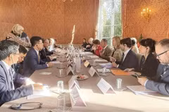 At the talks between Vietnamese Acting Minister of Agriculture and Environment Tran Duc Thang and Agnes Pannier-Runacher, French Minister for Ecological Transition, Biodiversity, Forests, the Sea and Fisheries, in Paris on September 30. (Photo: VNA)