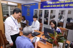 Hanoi's Cua Nam ward State employees receive citizens on the morning of July 1. (Photo: VNA)