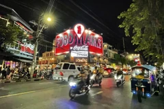 Business operators and tourists in popular destinations are often targeted by corrupt officers demanding bribes for violations. (Photo: Bangkok Post)