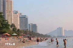 Withits pristine beaches, crystal-clear water, and rich cuisine, Nha Trang attracts many tourists to relax and have fun. (Photo: VNA)